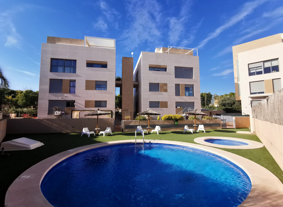 Apartamento de 3 niveles en San Juan de Alicante